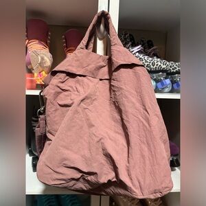 Lululemon On My Level 19L tote